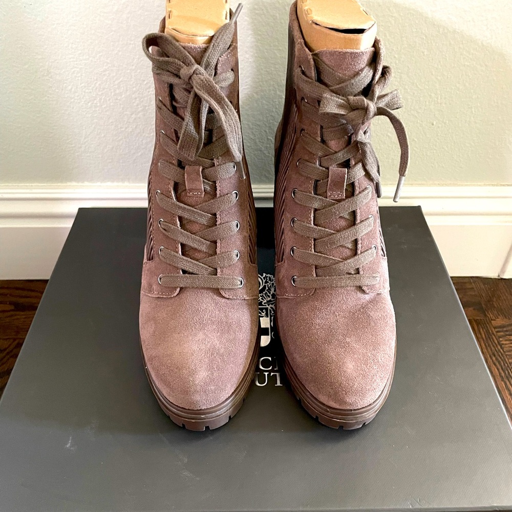 Vince Camuto VC-Donna Boot - Size 7